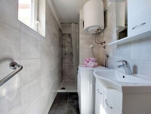 Apartment (A1) | Bathroom - Apartment Tamarut (Crikvenica)