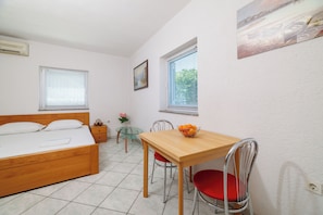 Studio (A1) | Dining - Apartments Jasna (Senj)