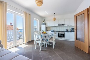 Private kitchen - Apartments Trossana (Crikvenica)