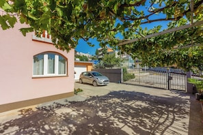 Free self parking - Apartments Marissimo (Crikvenica)