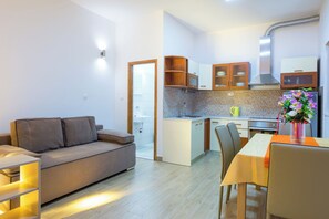 Studio (A1) | Living room - Apartment Bralic (Kastela)