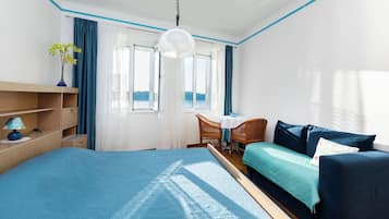 Room (S1) | Interior