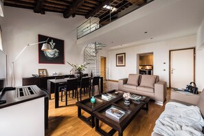 Living area - Botticelli Luxury apartment in historic Villa near Lucca (Matraia)
