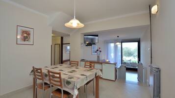 Apartment (A1) | Dining