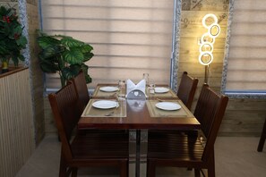 Restaurant - Royal Greens (Sikar)