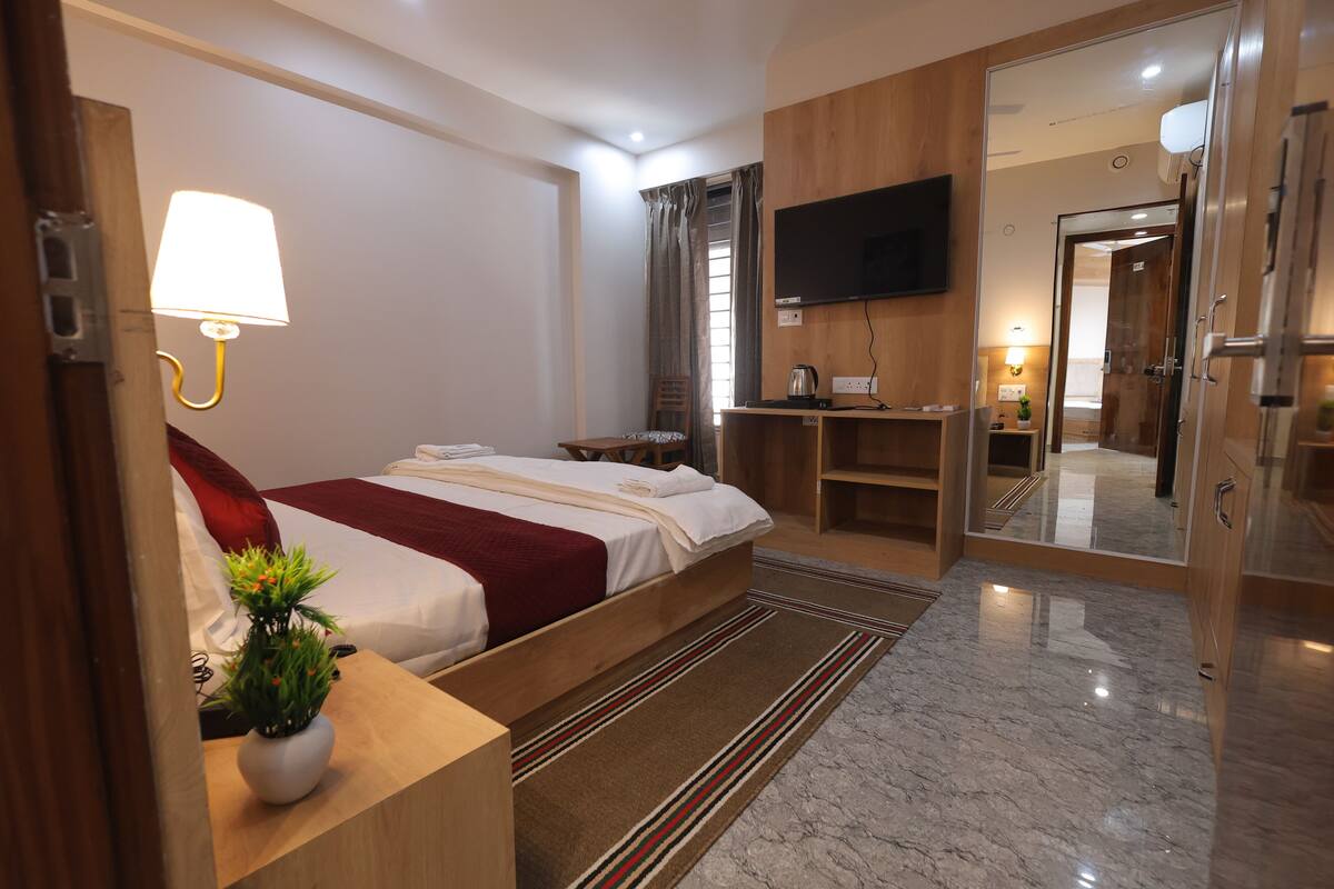 Desk, laptop workspace, blackout drapes, free WiFi