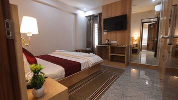 Desk, laptop workspace, blackout drapes, free WiFi