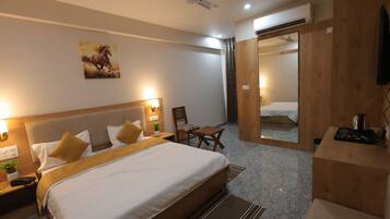 Desk, laptop workspace, blackout drapes, free WiFi