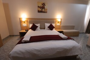 Desk, laptop workspace, blackout drapes, free WiFi - Royal Greens (Sikar)