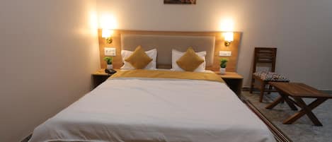 Rom – superior | Skrivebord, skrivebord for bærbar PC og blendingsgardiner