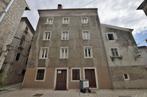 Building design - Rooms Pjaceta (Cres)