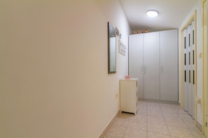 Apartment (A3) | Hallway - Apartments Dolores (Rab)
