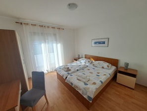Apartment (A2) | Iron/ironing board, free WiFi - Apartments Dolores (Rab)