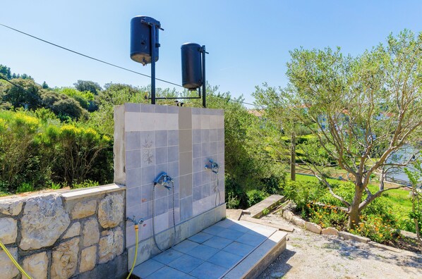 تفاصيل الفندق من الخارج