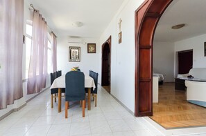 شقة (A2) | تناول الطعام