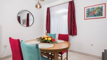 Apartment (A1) | Dining