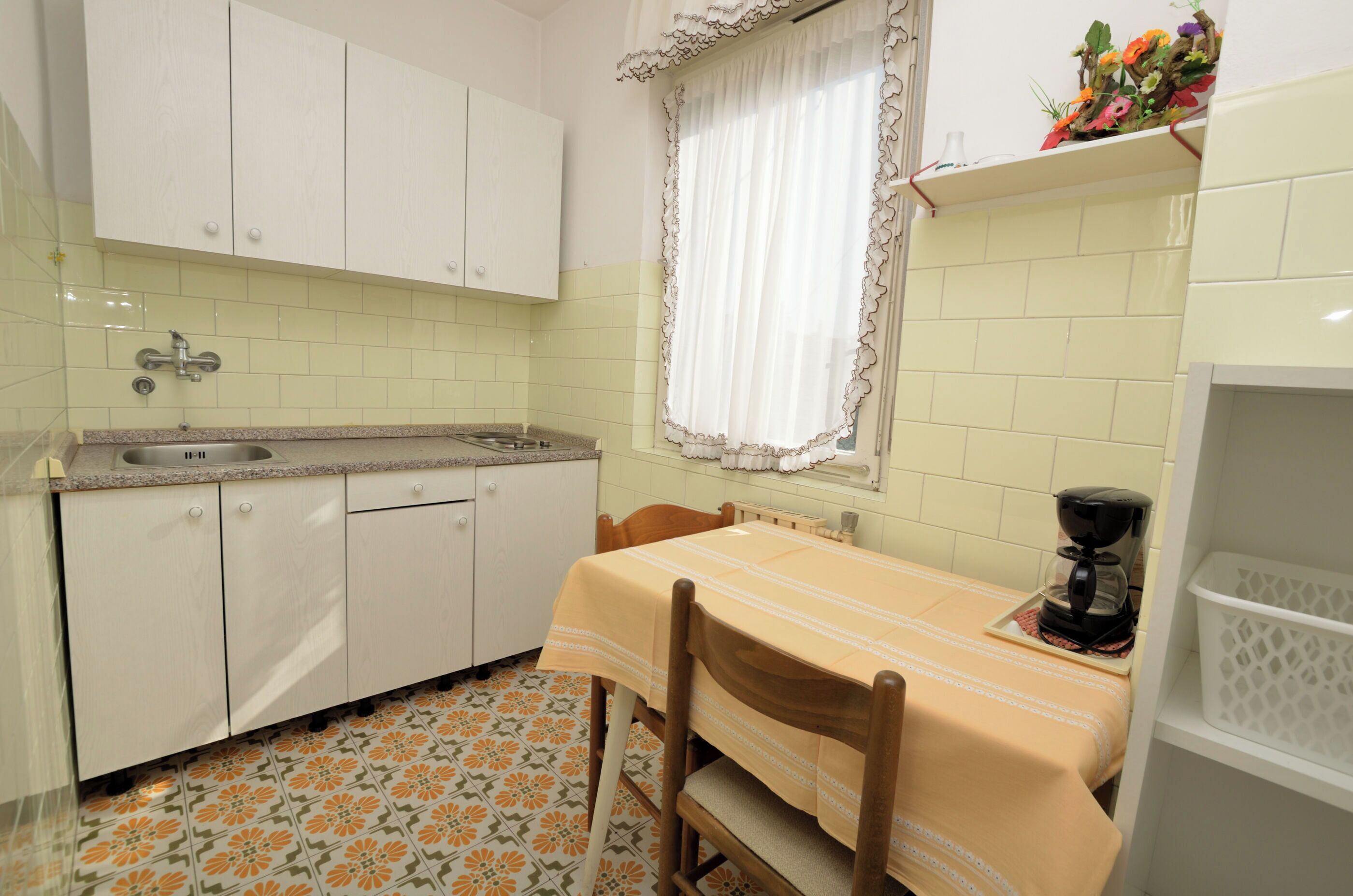 Monolocale (A2) | Cucina privata | Frigorifero, piano cottura, macchina per caffè espresso