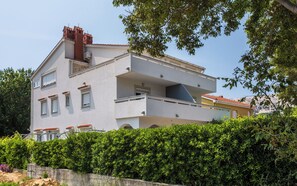 Building design - Apartments Dorijana (Baska)