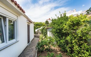 Courtyard - Apartment Jelka (Baska)