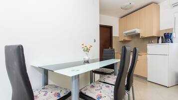 Apartment (A1) | Dining