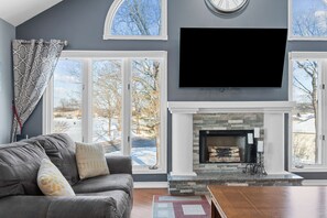 Smart TV - Pointe Royale Townhome | Garage | No-Step Entry (Branson)