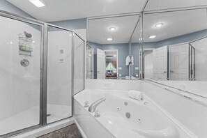 Shower, jetted bath, towels - Pointe Royale Townhome | Garage | No-Step Entry (Branson)