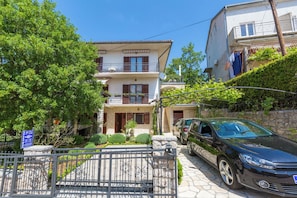 Building design - Apartments Dora (Crikvenica)