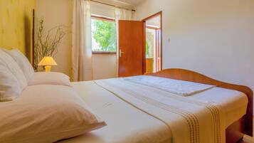 Apartment (A2) | Iron/ironing board, WiFi (free)