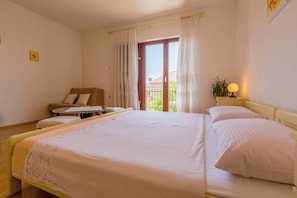 Iron/ironing board, free WiFi - Apartments Dora (Crikvenica)