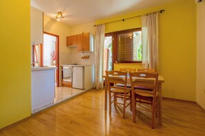 Apartment (A2) | Dining - Apartments Dora (Crikvenica)