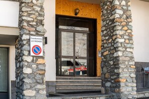 Exterior detail - TrackSide House | Ski-In Ski-Out on Cretaz Slopes, Central Cervinia (Breuil-Cervinia)