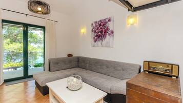 House | Living room | Smart TV, Netflix, streaming services