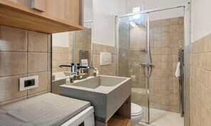 Shower, bidet, towels, toilet paper - Discover your oasis of relaxation in Pitelli, a charming village overlooking the sea! We present you a splendid holiday home ideal for families and groups of up to 4 people.The house consists of two welcoming and tastefully furnished bedrooms, perfect fo (Pitelli)
