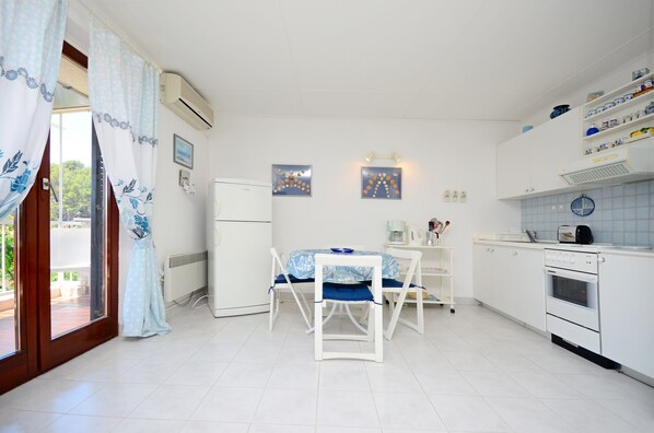 Studio (A1) | Interior - Apartment Dubravka (Rab)