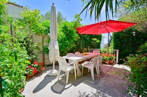 Courtyard - Apartment Dubravka (Rab)