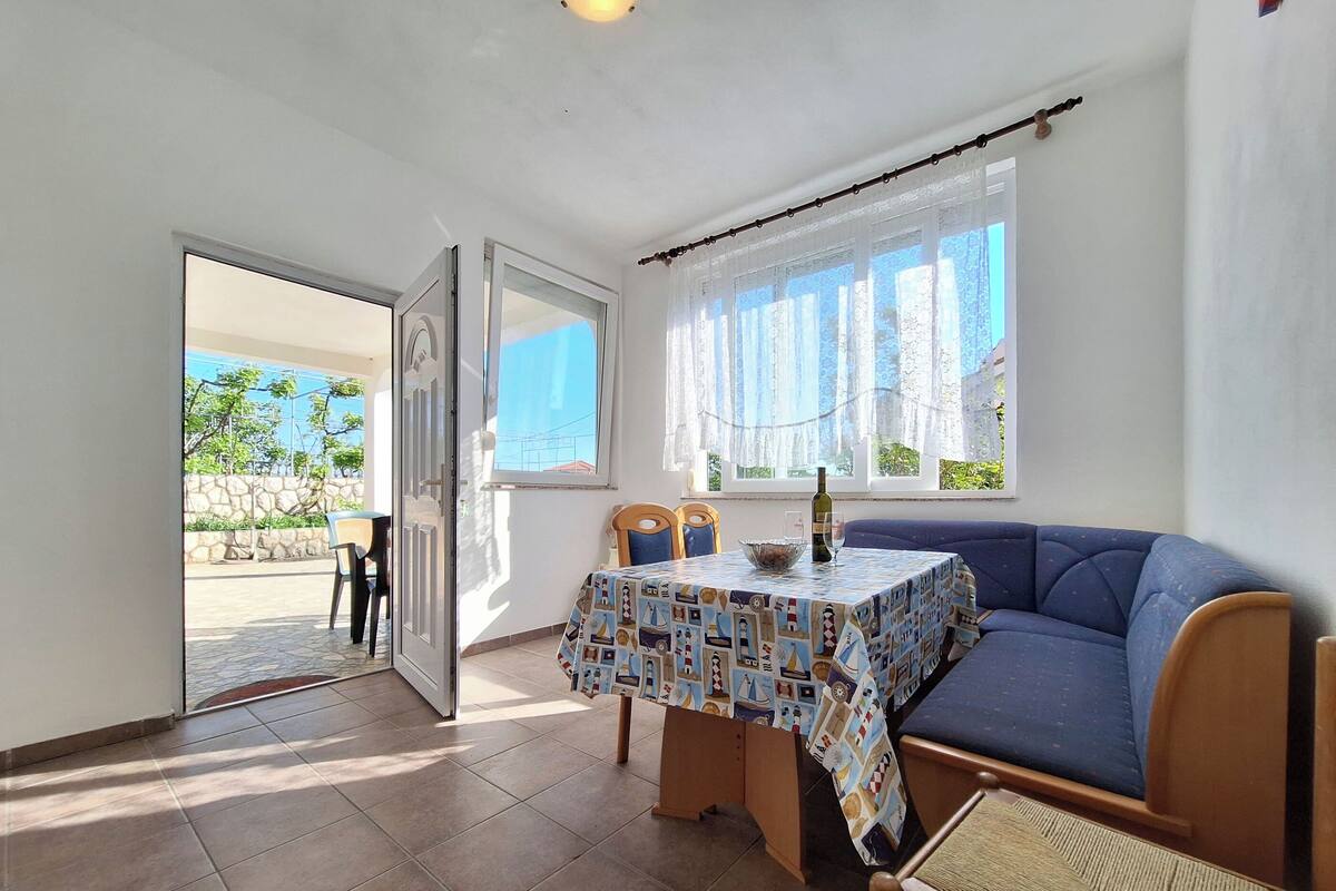 Apartment (A3) | Dining