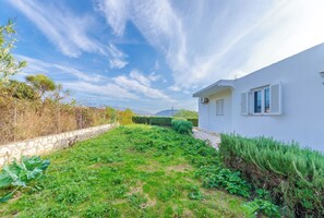 Courtyard - Apartments Mirko R (Lopar)