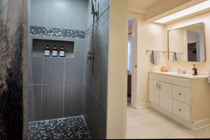 Apartment, Multiple Beds, Kitchen (Mariposa Coral) | Bathroom - Mariposa Coral Home for 4 (Kerrville)