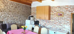 Nhà | Bếp riêng | Tủ lạnh, lò vi sóng, lò nướng, bếp nấu 