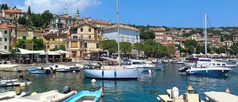 Vue sur la ville depuis lâhĂ©bergement