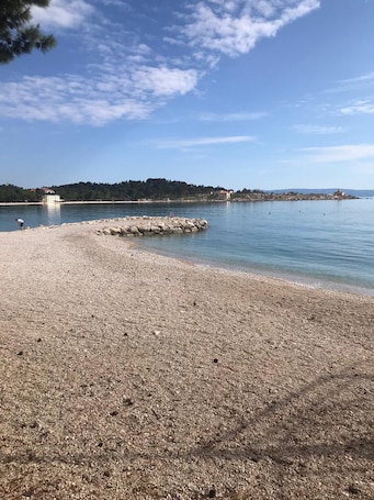 Beach. Apartment Lemona