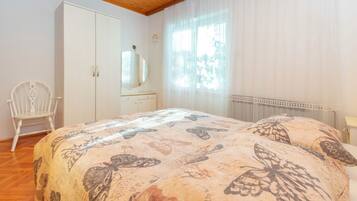 Iron/ironing board, free WiFi