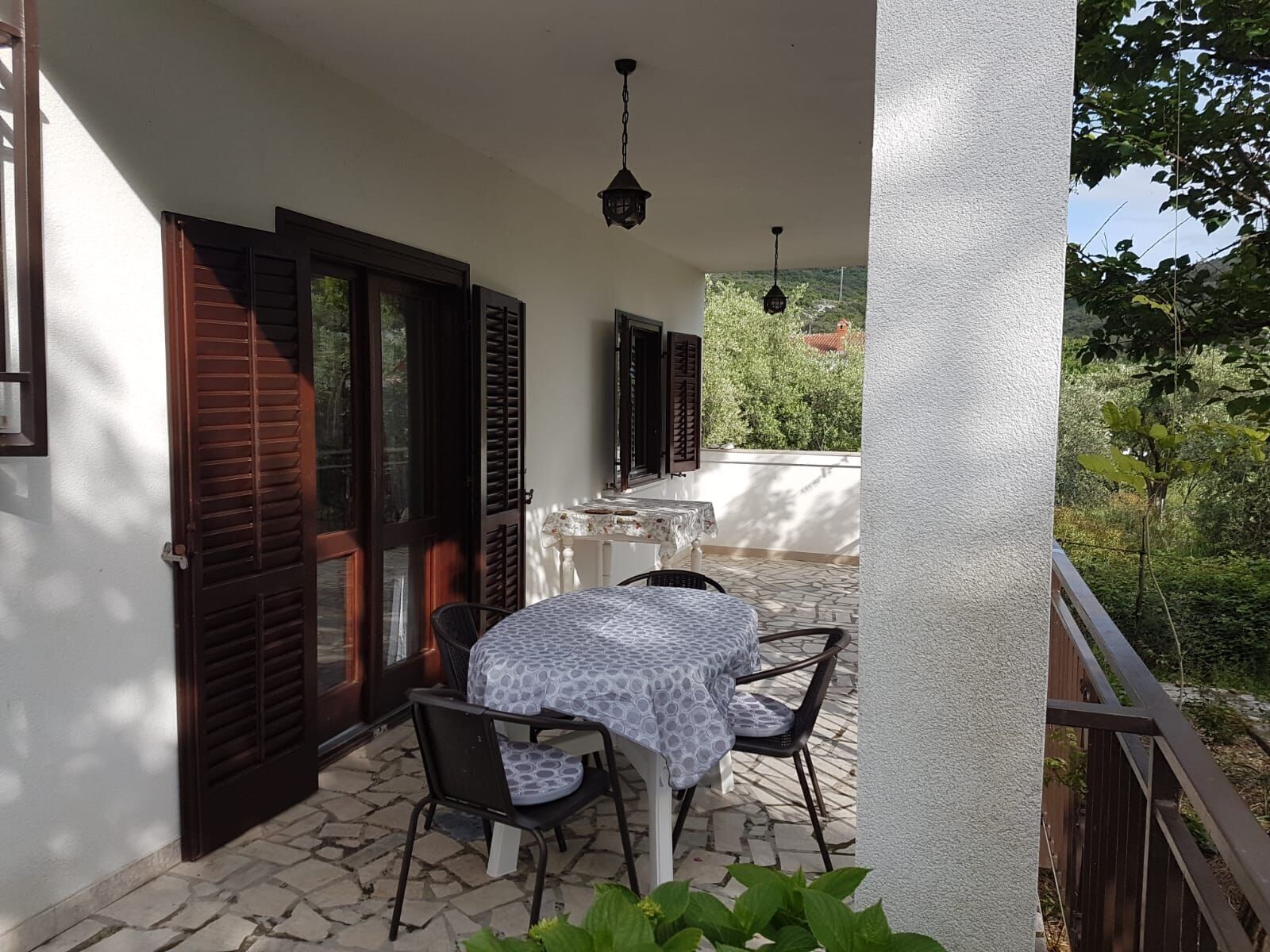 อพาร์ทเมนท์ (A1) | ลานระเบียง/นอกชาน