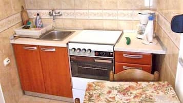 House | Private kitchen | Fridge, oven, espresso maker, cookware/dishes/utensils