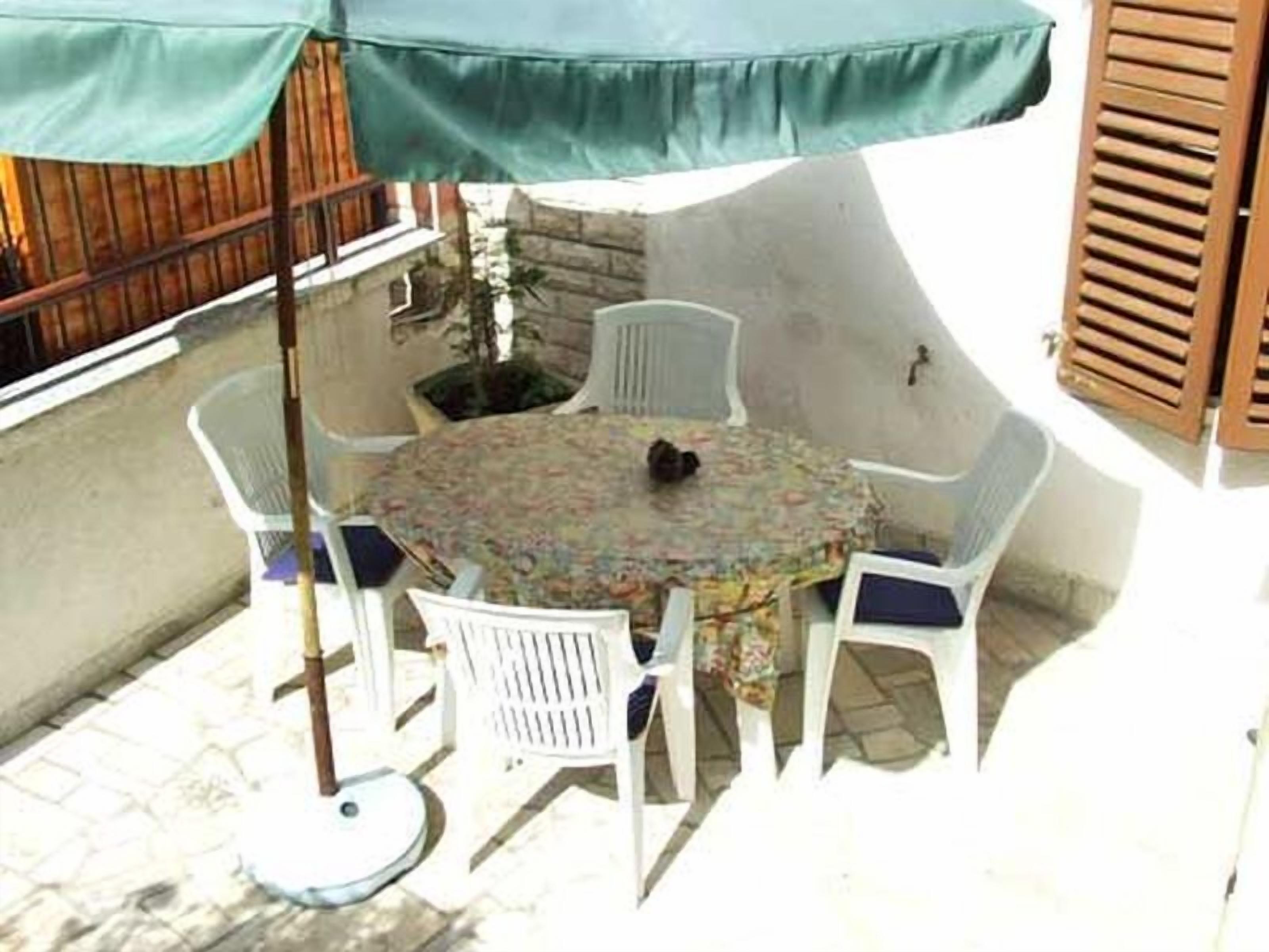 House | Terrace/patio