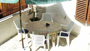 House | Terrace/patio