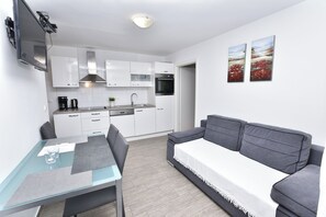 Apartment (A1) | Living room - Apartment Ivan (Primosten)