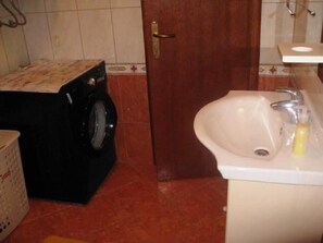 Apartment (A1) | Bilik Mandi | Pancuran mandi 