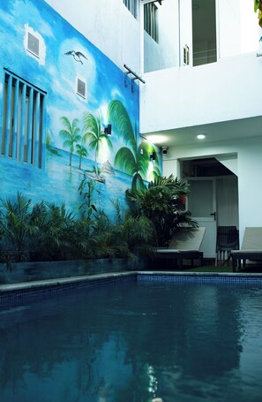 Indoor pool, sun loungers - ONZO YAMY (Luanda)