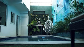 Indoor pool, pool loungers